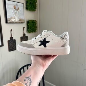 Vintage Havana | White Sneakers with Black Star Accent